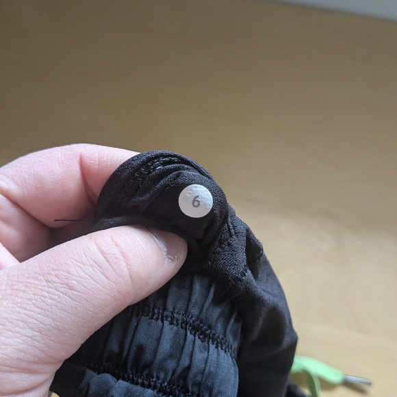 Lululemon Seek The Heat Short Color Animal Swirl Deep Coal Black Size 6 W7C89S - Picture 10 of 13